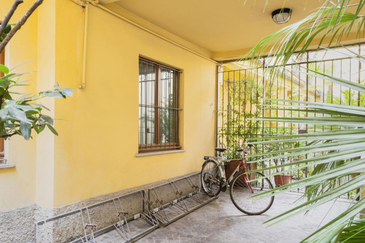 Easylife - Comodo Studio Con Terrazza Zona Navigli Milan Bagian luar foto
